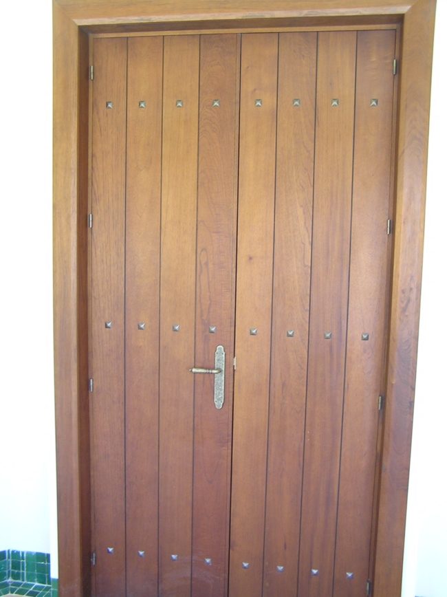 puerta de madera de entrada
