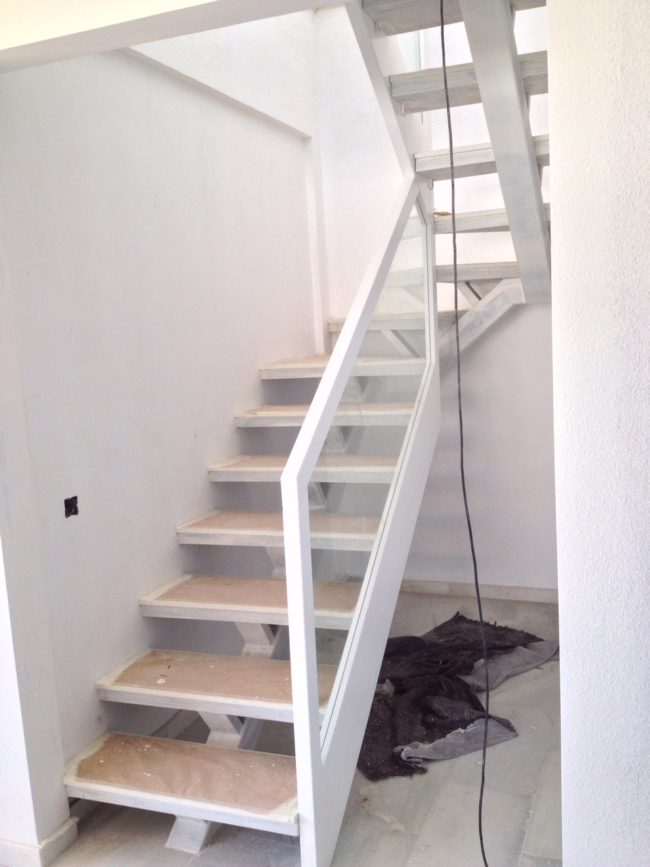 escaleras y pasamanos de madera