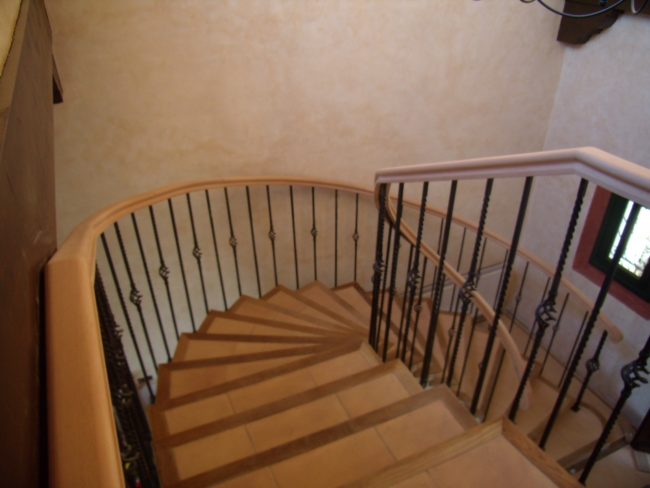 escalera y pasamanos