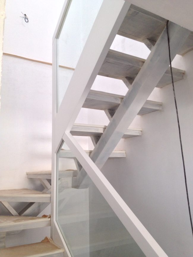 escaleras y pasamanos de madera