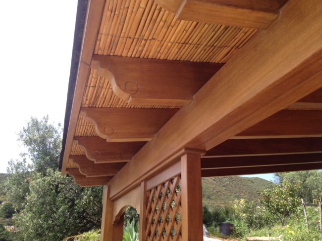 techo con pérgolas de madera