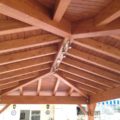 techo con pérgolas de madera