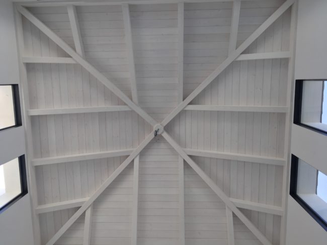 techo con pérgolas de madera