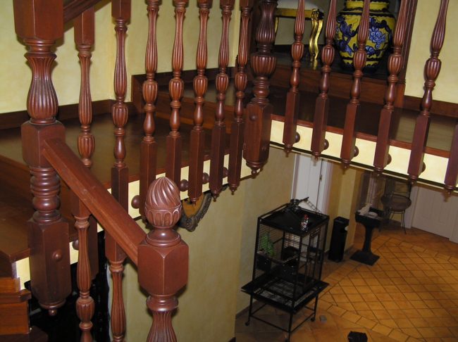 escaleras y pasamanos de madera