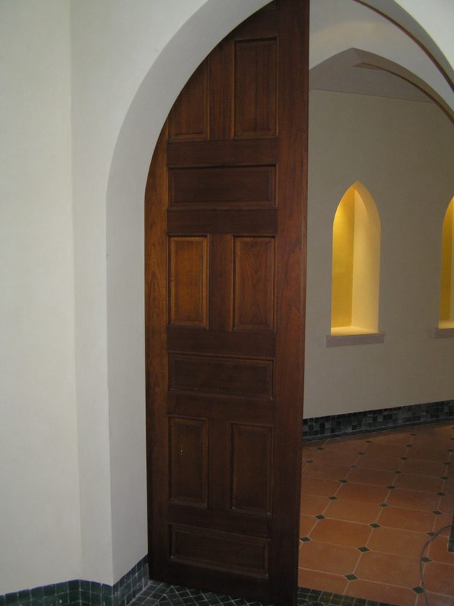 Puerta de madera marron