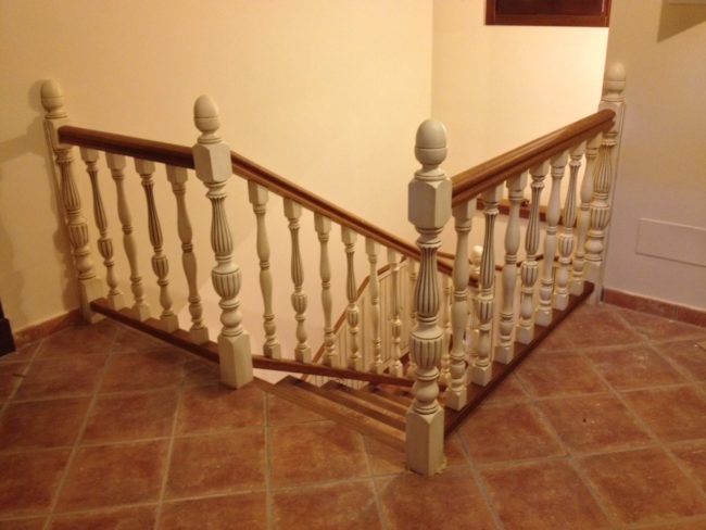 escalera y pasamanos