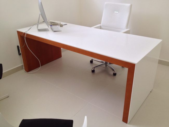 Escritorio de madera